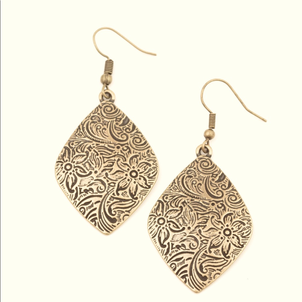 Brass earrings with fish hook back and a matching  brass bangle bracelet.